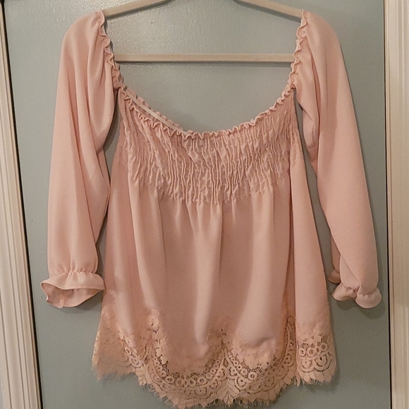 Moa Moa Tops - Really pretty pink off the shoulder top.